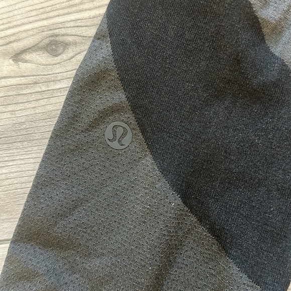 Lululemon Seamless High rise Training leggings Graphite Gray size 4 - Picture 3 of 8